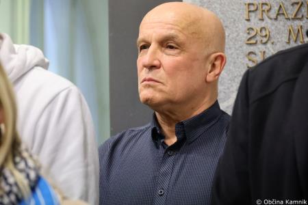 V prostorih občinske stavbe na ogled razstava literarnih in likovnih del na temo Častni občan Kamnika (39)